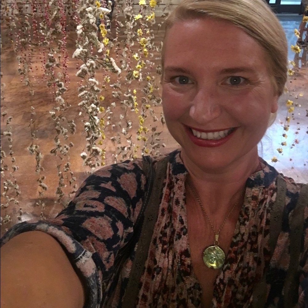 Meet your Posher, Lora
